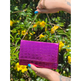 Bolsa Feminina Pequena Quadrada Metalizada Croco Alça Corrente Transversal Elegante