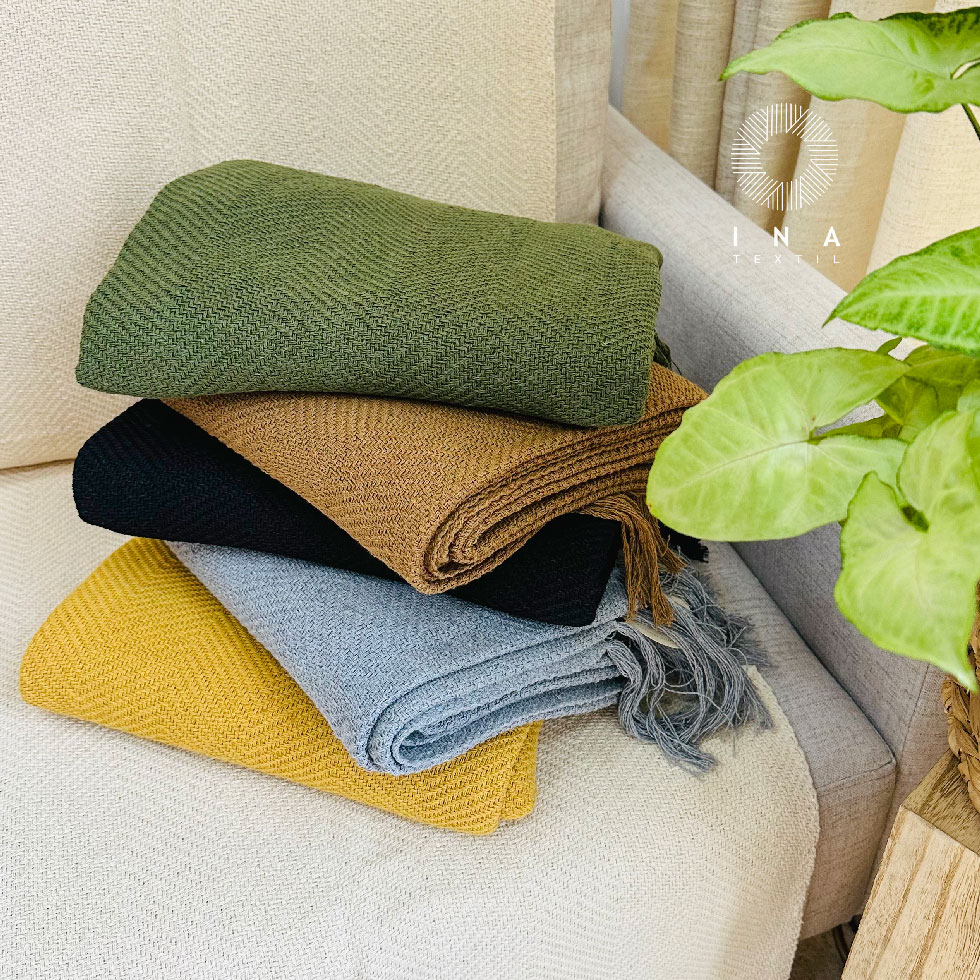 Manta Decorativa Escama em Algodão para Poltrona, Cama e Sofá com Elegantes Detalhes de Franja
