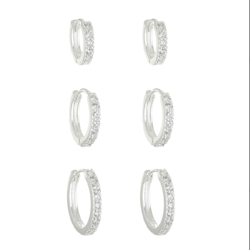 Brinco trio de argolas com zircônia cravejada banhado a prata 925.