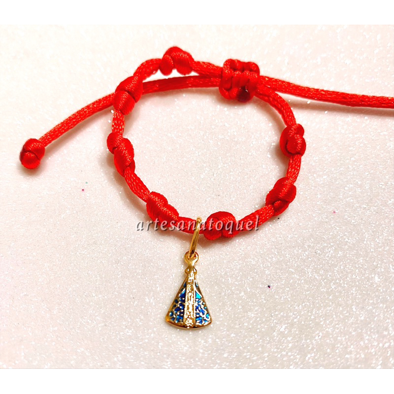 Pulseira Vermelha Ethnic com Pingente Folheado Ouro ou em Metal Nossa Senhora Mãe Aparecida Ave Maria Delicado Coração