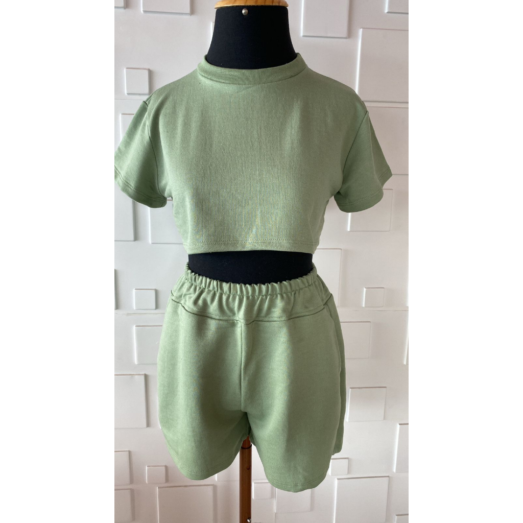 Conjunto Cropped camiseta curta e short modinha Promoçao Verao 2023 TENDENCIA.