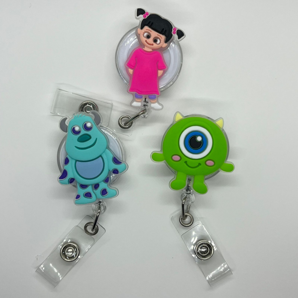 Porta Crachá Retrátil - Monstro SA, Sullivan, Mike Wazowski, Boo - 1 unidade