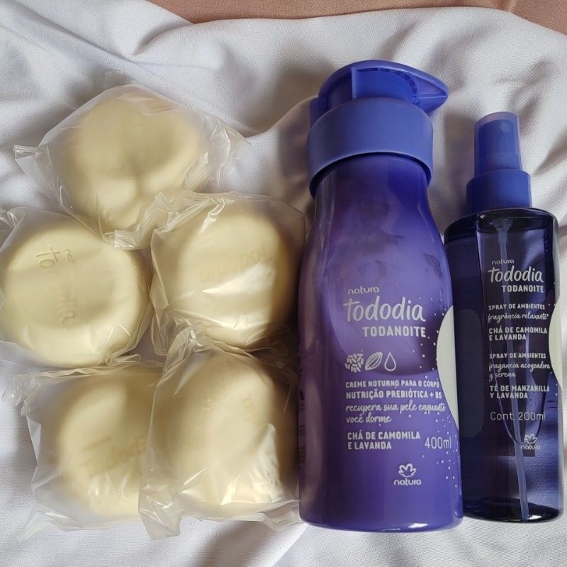 Kit Completo Tododia Todanoite Chá de Camomila e lavanda. Caixa com 5 sabonetes, creme corporal 400ml e spray de 200ml