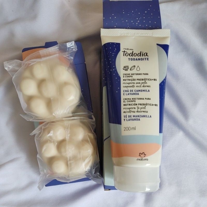 Kit Tododia Todanoite Chá de Camomila e lavanda. 2 sabonetes massageadores e 1 hidratante corporal perfumado relaxante
