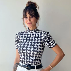 Blusa Pied Poule Preto e Branco Básica Feminina Gola Alta Manga Princesa Bufante Suplex Estampada