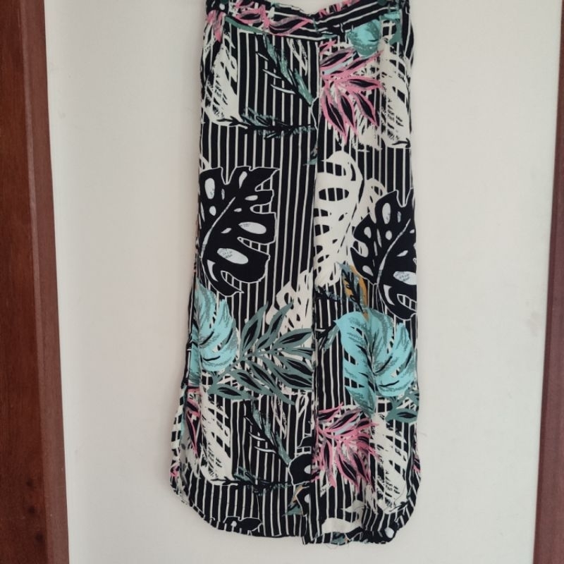 Calça pantcourt estampada viscose