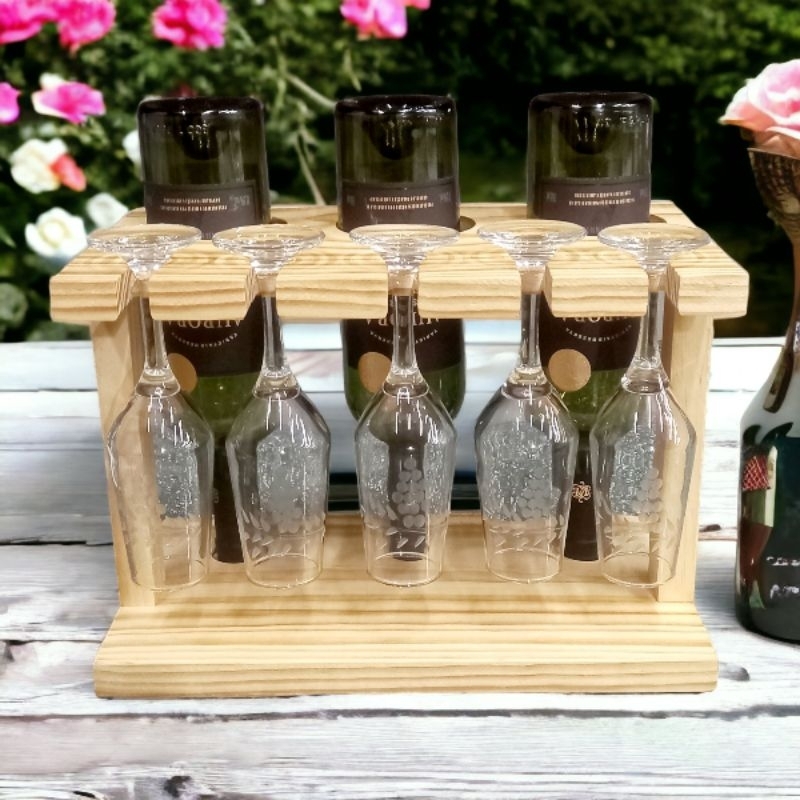 Porta vinho e taça Adega de vinho madeira Área gourmet Cantinho do churrasco Decoração cozinha