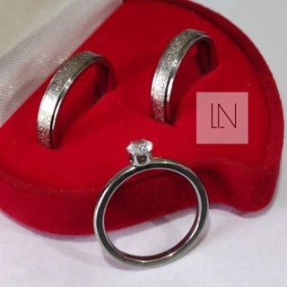 Par De Alianças +Anel Solitário+ Caixinha, Aço Cirúrgico Diamantado, Namoro, Compromisso, Relacionamento, Aço Inox Brilho (A1)