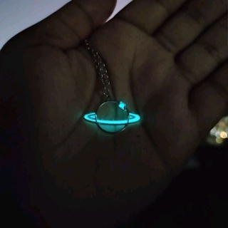 Colar Saturno Brilho No Escuro Unissex Aesthetic em Oferta na Shopee