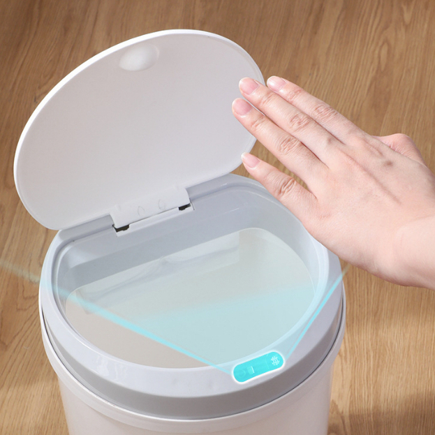 Lixeira Automatica Usb Branco Cinza 5 Litros Sensor Proximidade Recarregável  Para Banheiro Cozinha Sala Escritório
