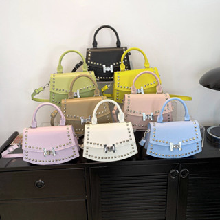 Bolsa quadrada com decoração cravejado[4037]