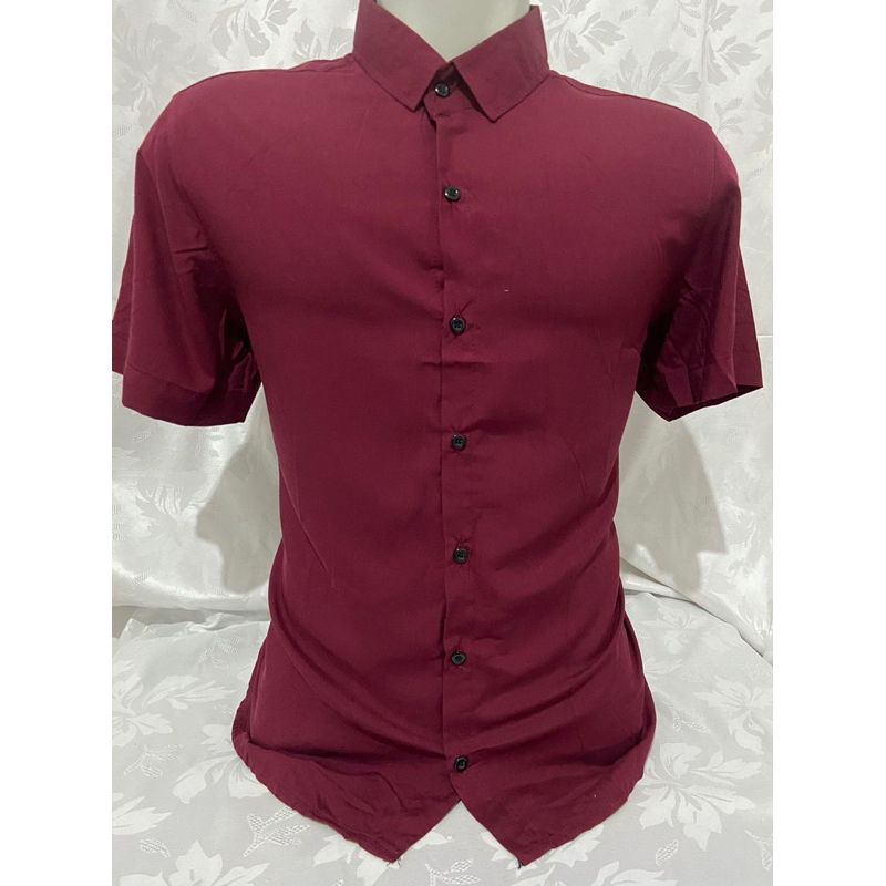 Camisa masculina de manga curta de cor sólida em Oferta na Shopee