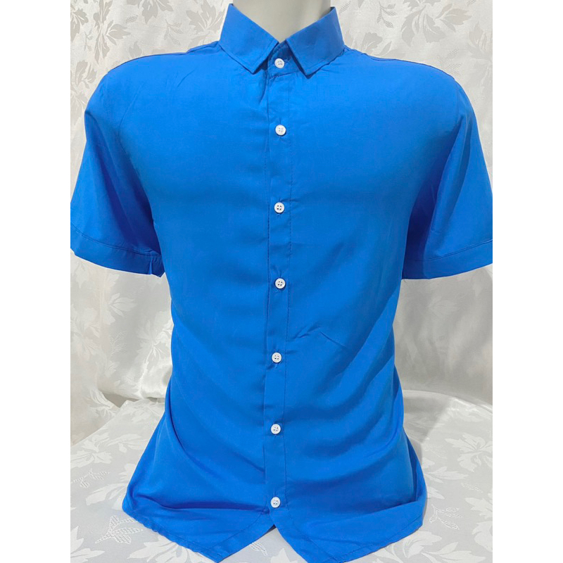 Camisa monocromática masculina de manga curta