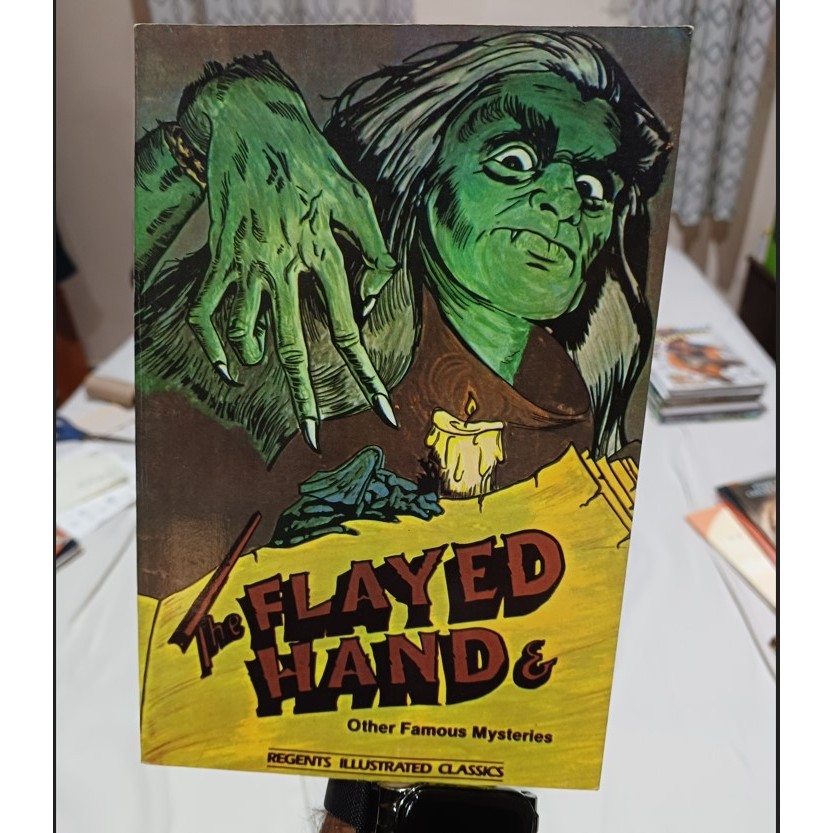 Livro para ajudar a aprender inglês: The Flayed Hand & other famous mysteries