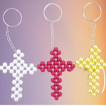 Chaveiro crucifixo de pérolas kit 5unid cruz de várias cores para eventos religiosos lembranças de festa presentes e brindes