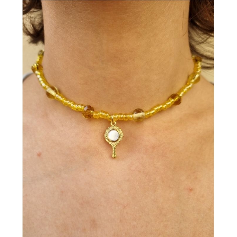 Gargantilha/Chocker/Colar Oxum com Abebé com miçangas douradas e Cristais Âmbar em Oferta na Shopee