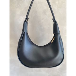 Bolsa Feminina Salton em Courino Fechamento Zíper Lançamento