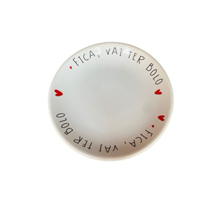 Prato de Sobremesa “Fica Vai ter Bolo” Cerâmica Coração em Oferta na Shopee