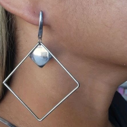 Brinco Aço Inoxidável Cirúrgico Prata Não escurece Hipoalergienico Festa Moda Elegante