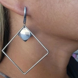 Brinco Aço Inoxidável Cirúrgico Prata Não escurece Hipoalergienico Festa Moda Elegante