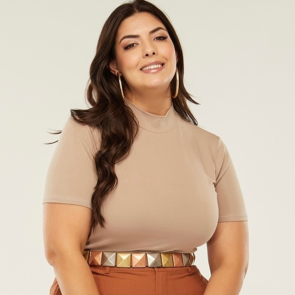 Blusa Feminina  Plus Size Gola Alta Cacharrel Blusinha Plus Size Com Manga Curta