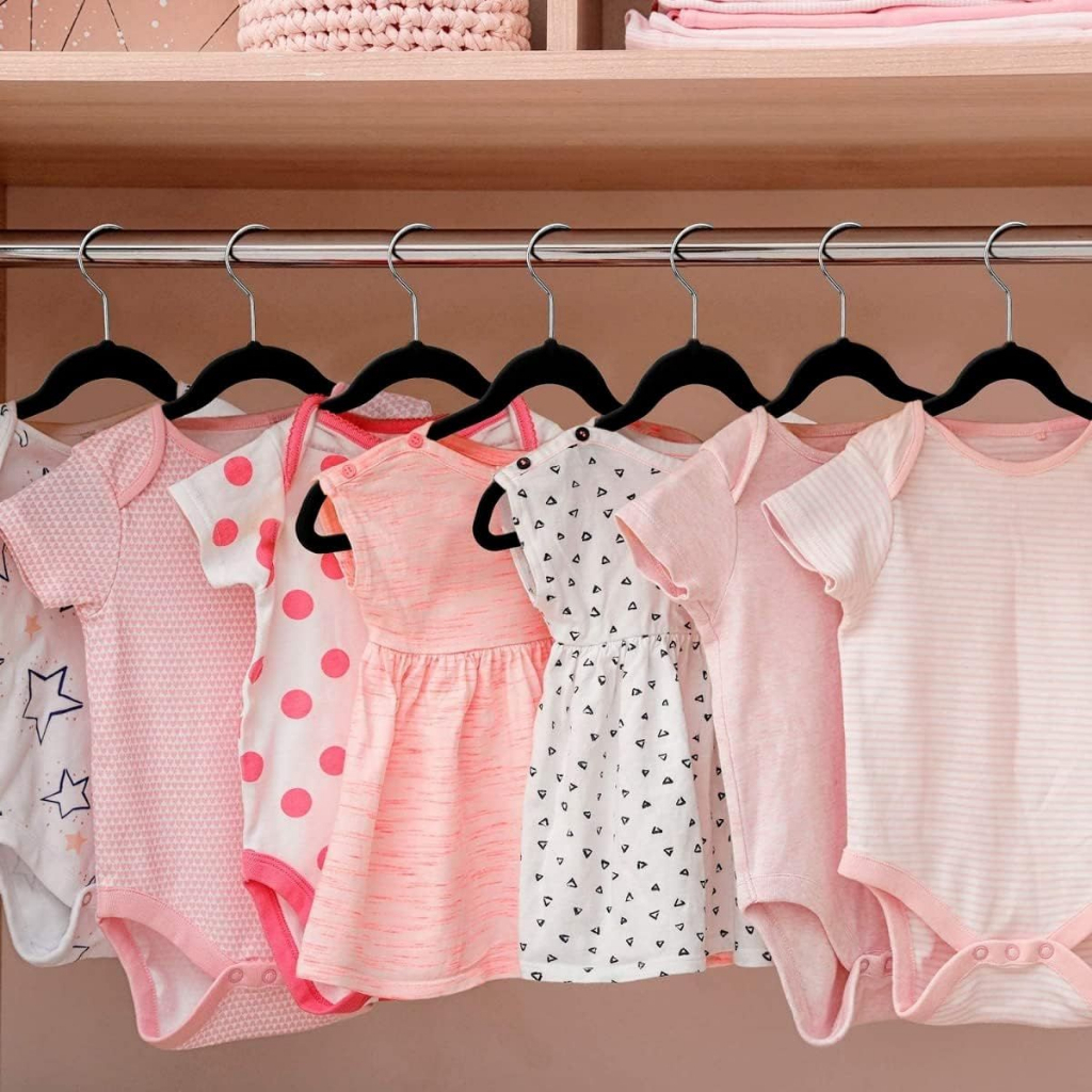 Kit 30 Cabides De Veludo Slim Infantil Ultrafino Leves Antideslizante Para Roupas