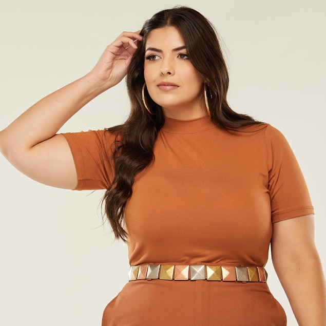 Blusa Lisa Gola Alta Plus Elegante Tendência Caramelo G e GG em Oferta na Shopee