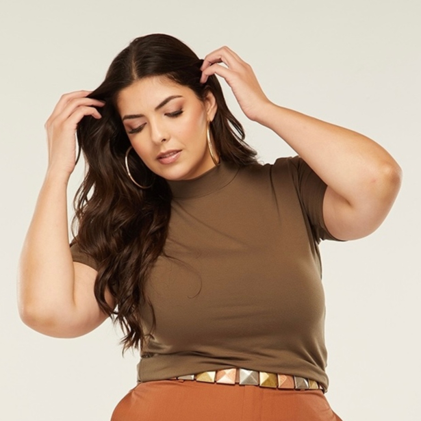 Blusa Gola Alta Plus Size T-shirt Lisa Moda Blogueira
