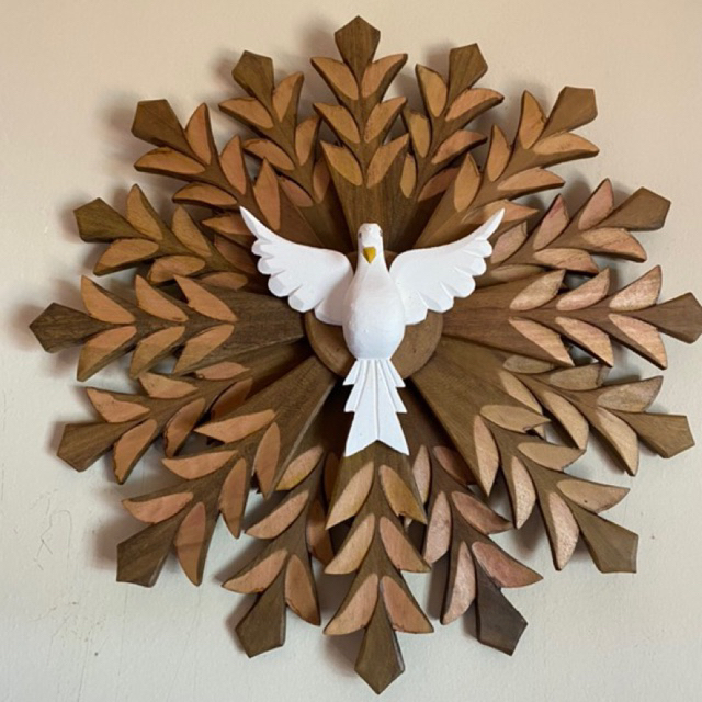 Lindo resplendor Divino Espirito Santo em Madeira 60x60cm