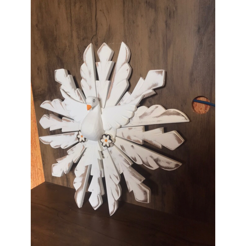 Lindo Resplendor Divino Espírito Santo em madeira 45×45cm em Oferta na Shopee