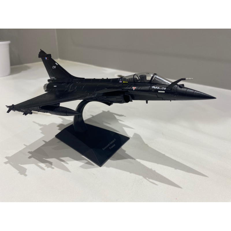 Maquete de avião de combate Dassault Rafale C França