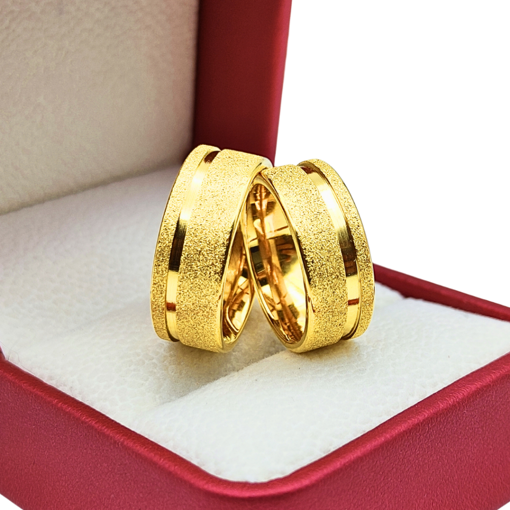 Par de Alianças de Casamento 8mm Luxuosas Diamantada com Detalhe Liso Banhadas a Ouro 18k em Oferta na Shopee