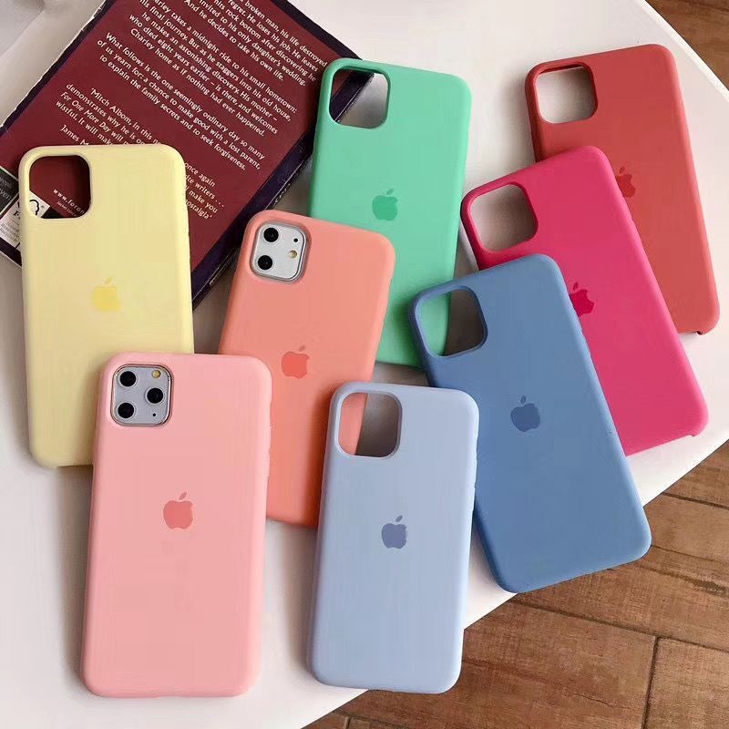 Capa Capinha Case Com Veludo P/ iPhone 15 / 14 / 13 / 12 / 11 / XR / XS / X / 8 Plus / 7 Plus / 8 / 7 Capa Silicone Premium Colorido AntiShock - Envio Rapido