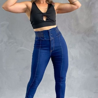 Calça Skinny Afina Cintura Elástico Lipo Nervura Frontal Botão Encapado Denim