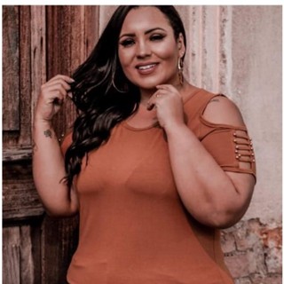 Blusa Cigana com Tirinhas na Manga Plus Size 2022