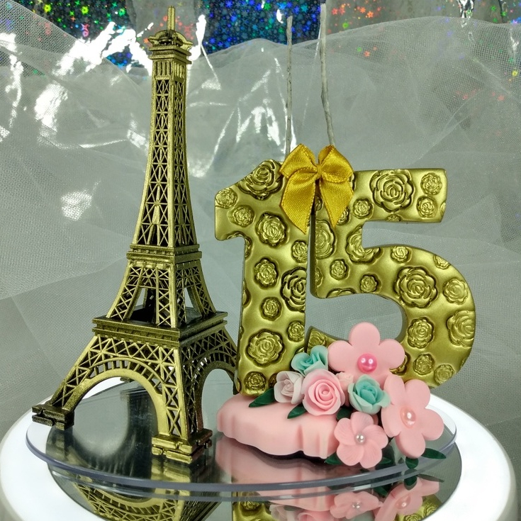 topo vela topper 15 anos torre eiffel  paris debutante dourado com flores rosa