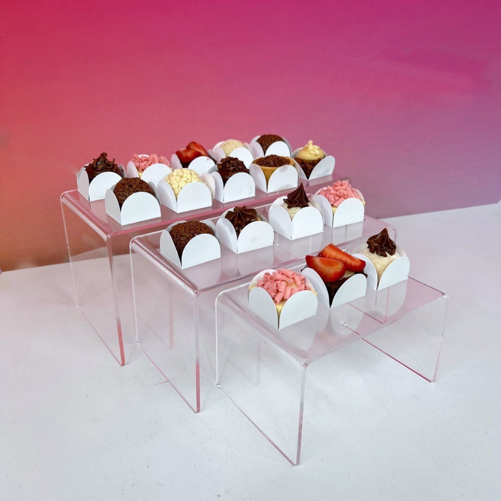 Kit 3 Plataforma de Doces Torta Expositora Decoração Vitrines nichos estantes - Acrílico 100% Virgem em Oferta na Shopee