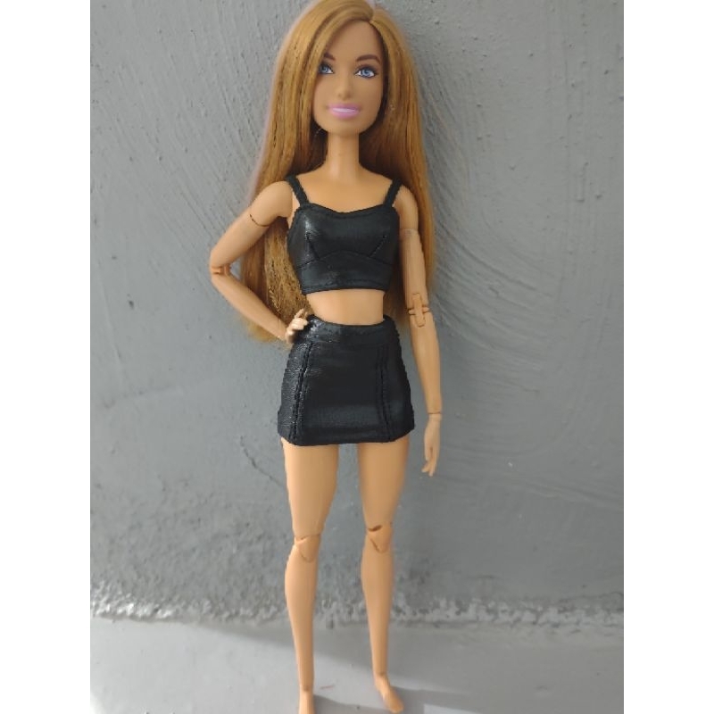 conjunto completo para barbie/conjunto saia e blusa para barbie/conjunto de Barbie/roupas pra Barbie/roupas para barbies/roupas para bonecas/conjunto de roupa para Barbie/conjunto de roupas preto/conjunto de roupas para barbies