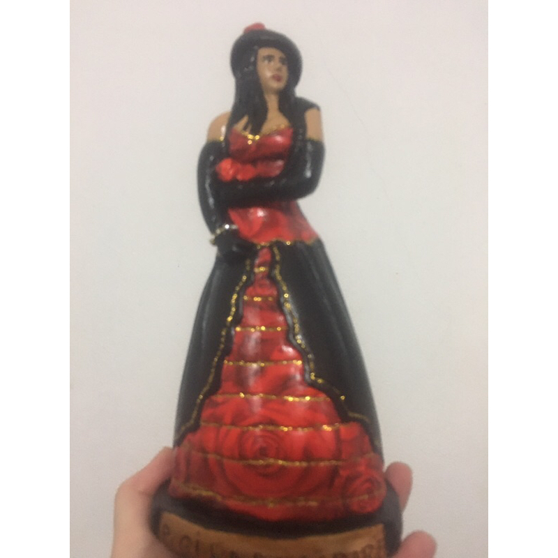 pombagira do cabare estilizada vestido de rosas
