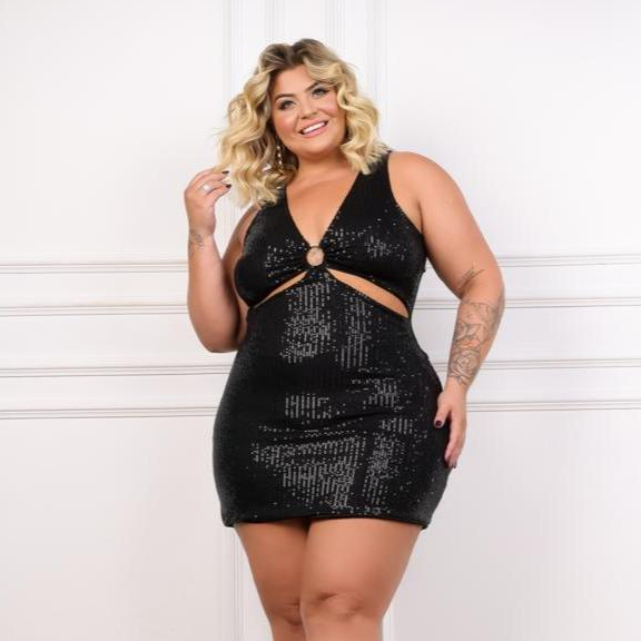 Vestido Feminino Plus Size Paetê Brilho Lantejoulas para Festa COm Decote Recorte Laterais Vestido Curto