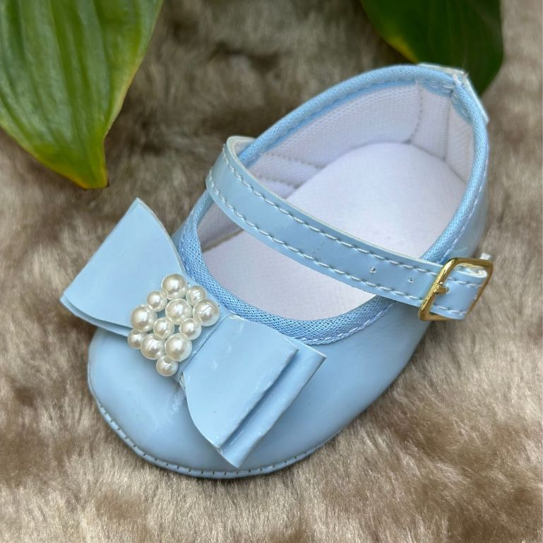 Sapatilha Bebê tipo Boneca Azul Bebe com Laço de Verniz e Pérola direto da fábrica p/ recém nascido