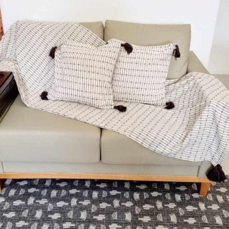 Kit Xale Chale Manta Decorativo Com 2 Capas de Almofada Pompons Para Sofa Cama Poltrona Sala de Estar Quarto Algodao Ideia Presente Cha de Panela Enxoval Casa Nova Mae Esposa Sogra Madrasta Mulher
