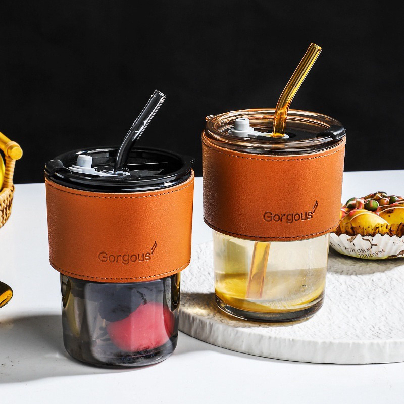 Copo de Drink e Bebidas Frio ou Quente Vidro Canudo Tampa Com Vedação Coudre Couro 400ml Moderno Fume ou Marrom