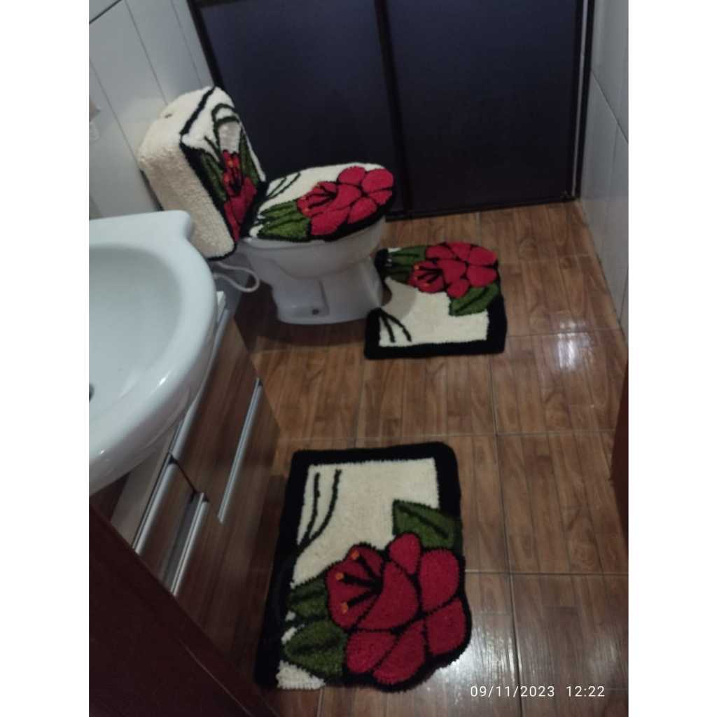 Tapete Banheiro 3 Peças Frufru Flor Vermelha + Capa caixa vaso com fundo antiderrapante 60x40