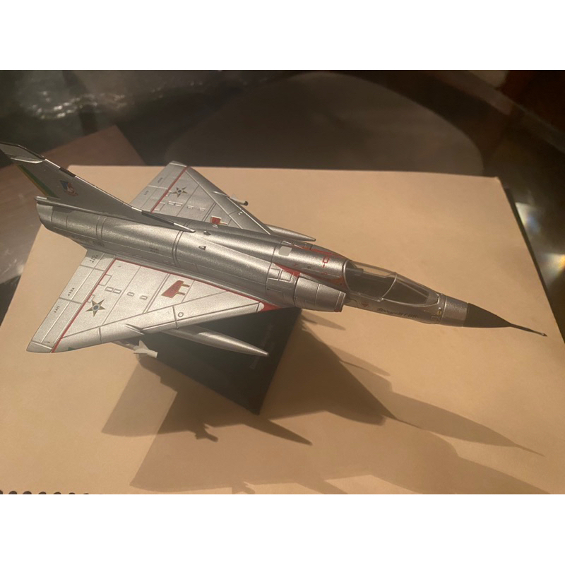 Maquete de avião bombardeiro Dassault Mirage IIIE Brasil