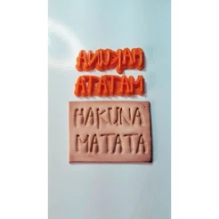 Marcador Hakuna Matata 6cm Para Pasta Americana