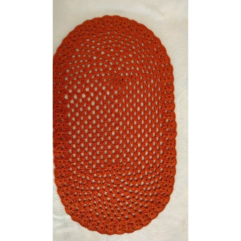 Tapete de crochê oval - 70 x 43 cm - tecido em fio 85% algodão na cor telha - tapetinho para porta ou cozinha