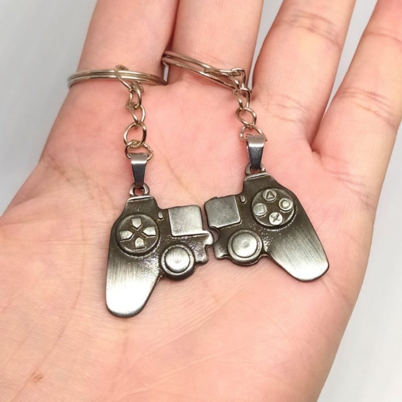 Chaveiro Casal Controle Jogo Gamer Melhores Amigos Nostalgia Geek Gamer — R$ 22,50 em Shopee