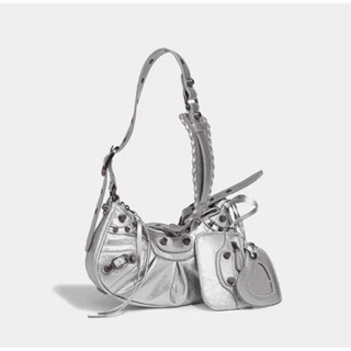 Bolsa Feminina de Ombro Transversal Estilo Rebite Vem com Carteirinha e Espelho Formato de Coração