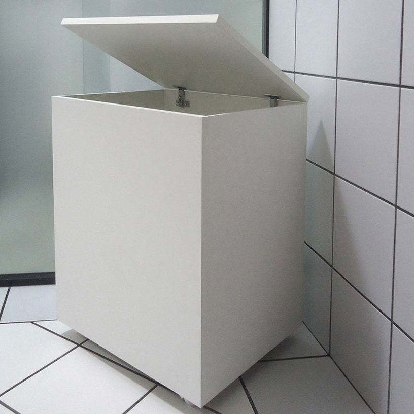 Cesto de Roupas com Rodinhas 100% MDF – Baú Organizador com Tampa p/ Lavanderia, Banheiro e Brinquedos – Branco
